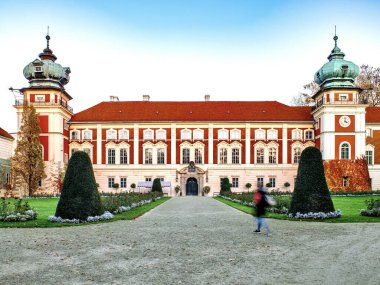Lancut 'taki Lubomirski Şatosu Polonya' daki en önemli saray ve park topluluklarından biridir. Gerçek bir ulusal tarih ve kültür hazinesidir..