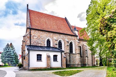 Jaslo, Polonya 'daki Katolik Katedrali. Katolik kilisesi, inananların duaları okuması için toplanma yeri olan dini bir binadır..
