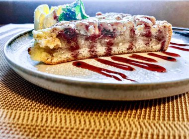 Charlotte elmalı bir turta.