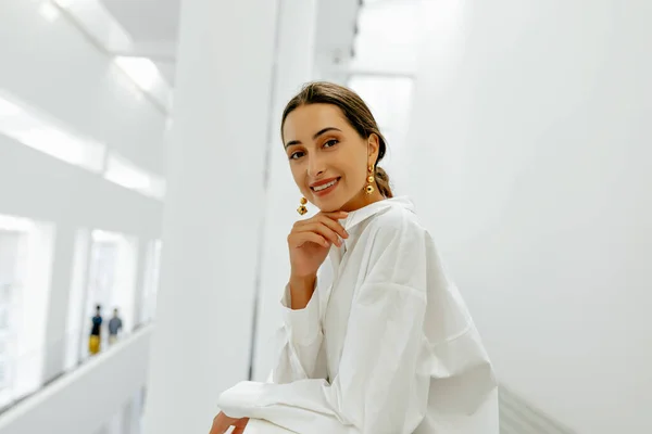 Close Portrait Charming Brunette Woman Wonderful Smile Wearing White Shirt — Stok Foto