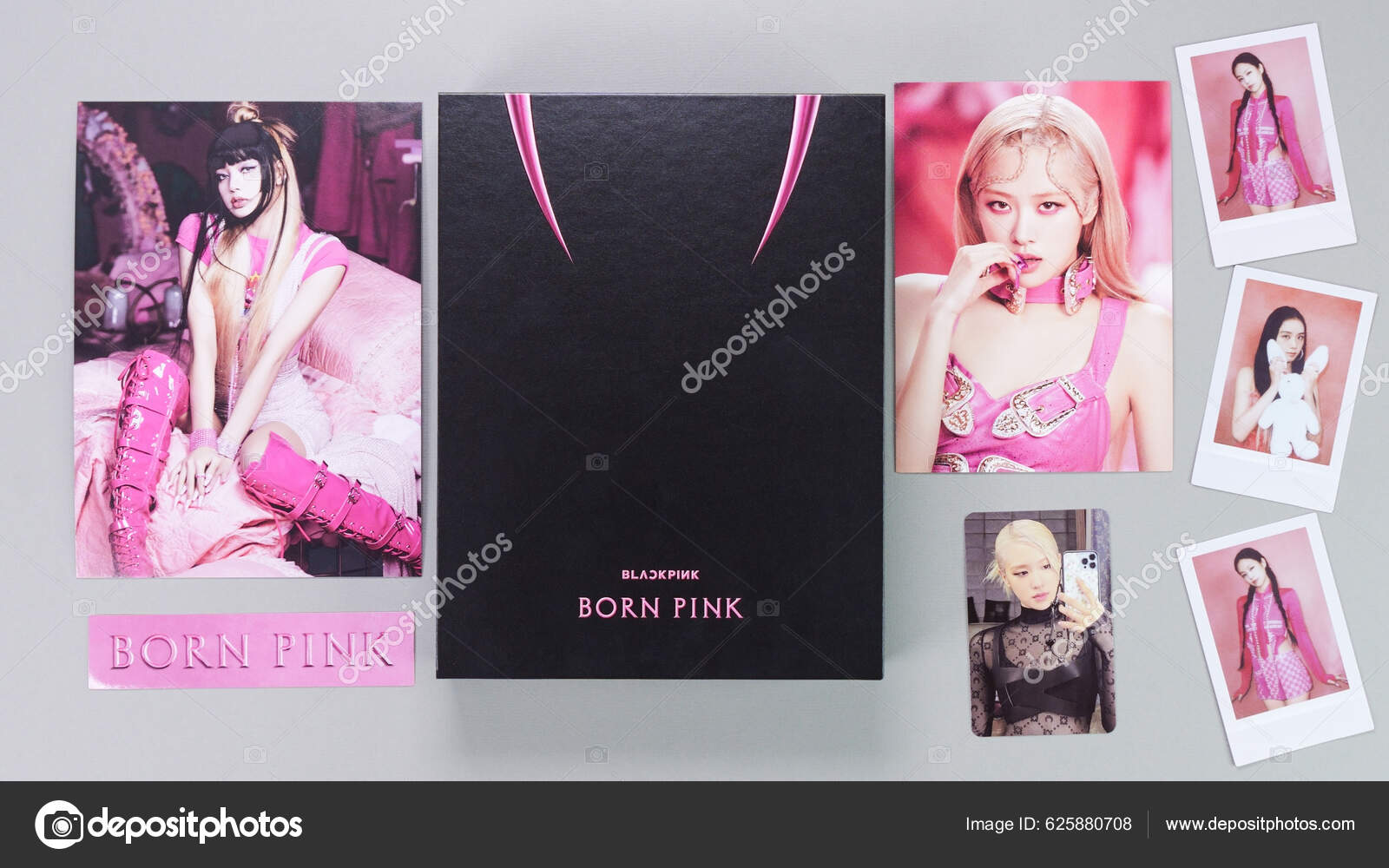 Blackpink Born Pink 2Nd Album Box Set Avec Cartes Posters — Photo  éditoriale © djulia86@gmail.com #625880708