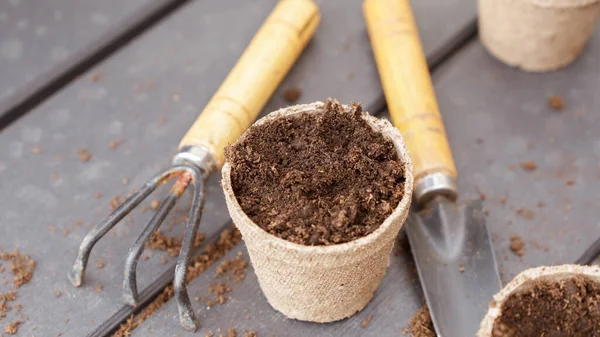 Close Eco Friendly Biodegradable Peat Pots Garden Tools Top View — Foto Stock