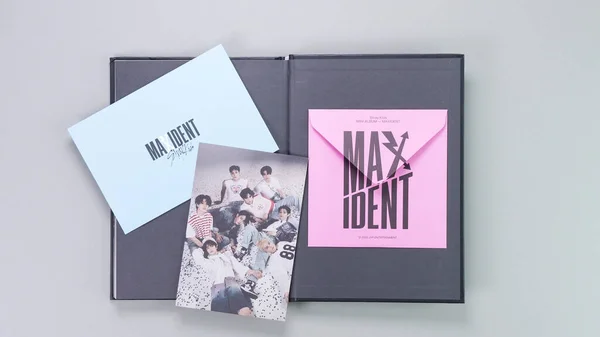 Stray Kids Xident Mini Box Сером Музыкальный Диск Южнокорейская Мужская — стоковое фото