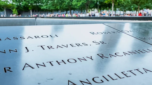 9月11日のマンハッタンのグラウンド マンハッタンでのテロ攻撃で 犠牲者の名前が刻まれた パトリオットデー ニューヨーク ニューヨーク アメリカ 2023 — ストック写真