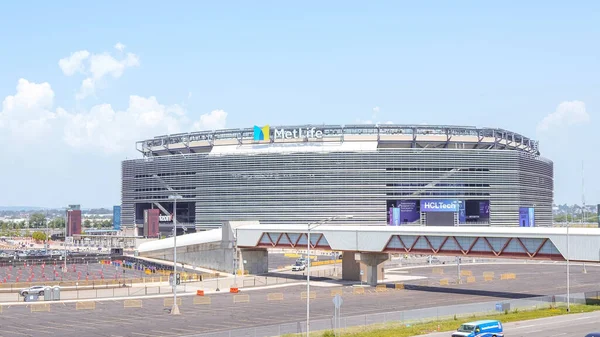 MetLife Stadyumu 'nun havadan görünüşü ve Meadowlands Spor Kompleksi' ndeki otopark. Doğu Rutherfo NJ - 15 Temmuz 2023.