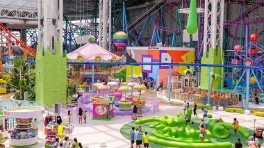 Nickelodeon Evren eğlence parkı American Dreams alışveriş merkezinde. Amerika 'daki en büyük kapalı lunapark. Doğu Rutherford, New Jersey - 15 Temmuz 2023