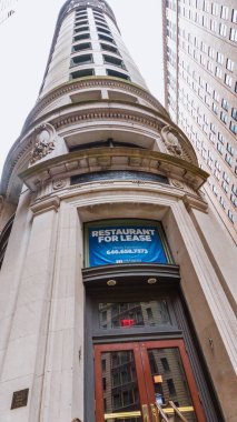 Şehrin kalbinde kıvrımlı cepheli tarihi ofis binası çalışmak için harika bir yer. Her şeye yakın, muhteşem manzaralar ve modern bir çalışma alanı sunuyor..