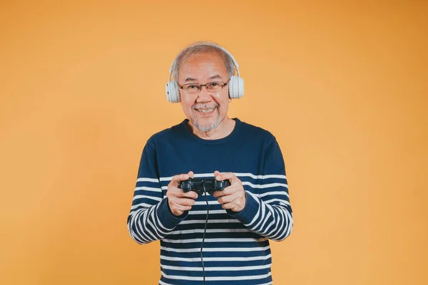 Asiático Sênior Homem Mais Velho Família Divertindo Apreciando Jogar Vídeo — Fotografia de Stock