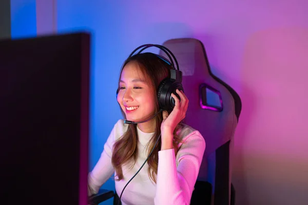 Gamer Sport Online Mulher Asiática Jogando Jogo Computador Online Com — Fotografia de Stock