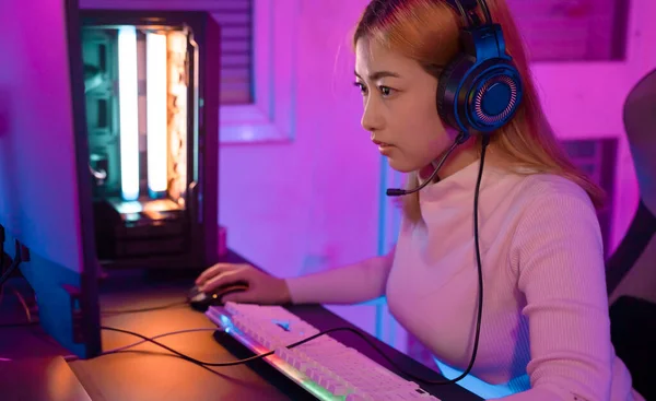 Eine Professionelle Profi Spielerin Spielt Online Videospiele Cyber Sport Und — Stockfoto