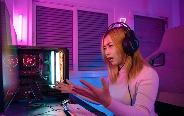 Профессиональная Профессиональная Женщина Геймер Играющая Онлайн Видео Игры Кибер Спорт — стоковое фото