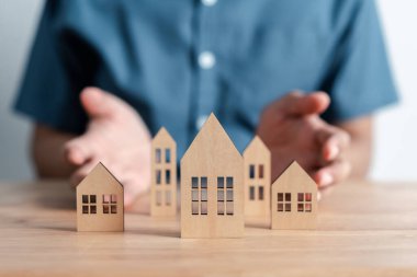 Gayrimenkul faiz araştırması en iyi oran, ev kredisi artışı, yatırım planlama, iş yeri gayrimenkul, bankacılık kazancı, yatırımcı düşünme stratejisi.