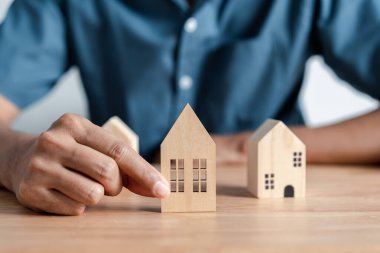 Gayrimenkul faiz araştırması en iyi oran, ev kredisi artışı, yatırım planlama, iş yeri gayrimenkul, bankacılık kazancı, yatırımcı düşünme stratejisi.