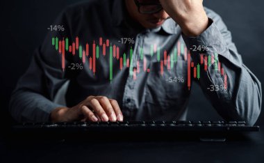 Yatırımcı para kaybı, hisse senedi tablosu, tahmin ve analiz grafiği, ekonomik yavaşlama, enflasyon krizi, kredi faizi riski, kriz borsası, yatırım kavramı.