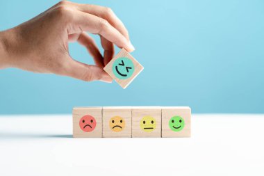 Akıl sağlığı değerlendirmesi maksimum seviyede. Düşünmek enerjiyi ya da sağlık duygusunu bar, çocuk sağlığı, dünya zihinsel sağlık yaşam tarzı konsepti ile güçlendirir..
