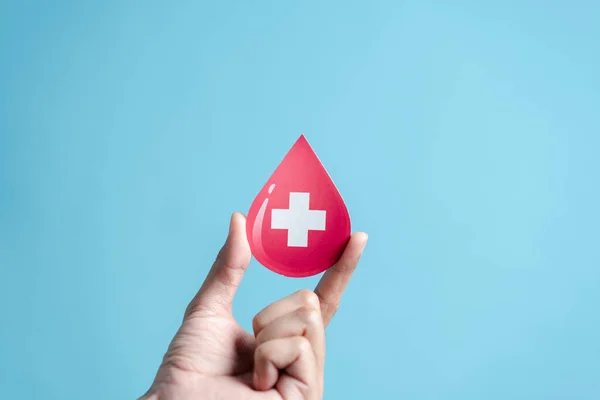 Ruce Drží Krev Kapka Papír Řez Krevní Transfúze Světový Den — Stock fotografie