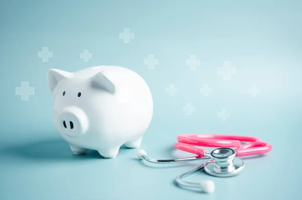 Disznóbank Sztetoszkóppal Pénz Állapotfelmérés Koncepció Egészségügyi Pénzügyi Ellenőrzés Megtakarítás Egészségbiztosítási — Stock Fotó