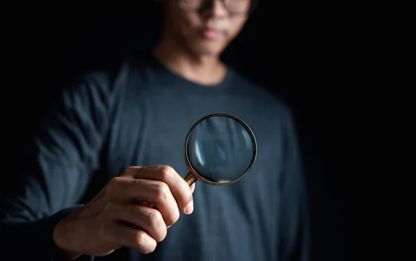 Businessman Use Magnifying Glass Search Data Search Technology Search Engine — Stock Photo, Image