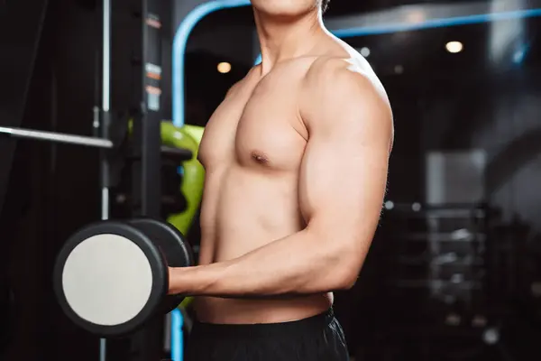 Pria Bekerja Keluar Bodybuilder Dengan Bobot Dumbbell Gim Man Binaragawan — Stok Foto