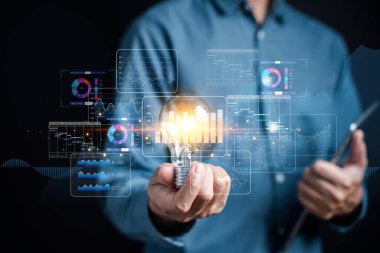 Veri Analizi, KPI ile veri tabanına bağlı rapor hazırlamak için yaratıcı ve fikir yürütme sistemiyle birlikte çalışıyor. Finans, işlemler, satış ve pazarlama için kurumsal strateji.
