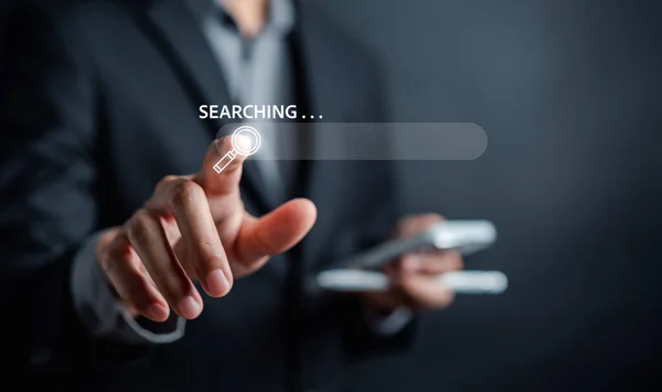 Поисковая Оптимизация Seo Концепция Бизнесмен Использующий Смартфон Поиска Данных Подключение — стоковое фото