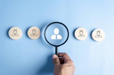 HR ya da İnsan Kaynakları 'nı işe almak. Seçici yeni kariyer toplama alanları. Çevrimiçi teknolojiyle adam topluyor. İşsizlik araştırması. İş başvurusu görüşmesi. Kariyerinizi bulun.
