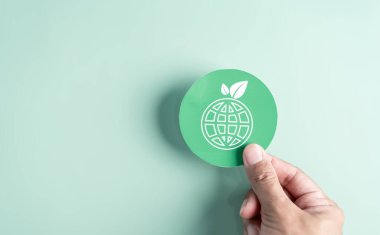 Küresel Dünya, küresel iklim değişikliğini sınırlamak için CO2 veya karbondioksit emisyonunu, karbon ayak izini ve karbon kredisini azaltır..