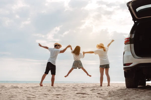 Familia Feliz Viajando Disfrutar Vacaciones Con Viaje Coche Conduciendo Viaje — Foto de Stock
