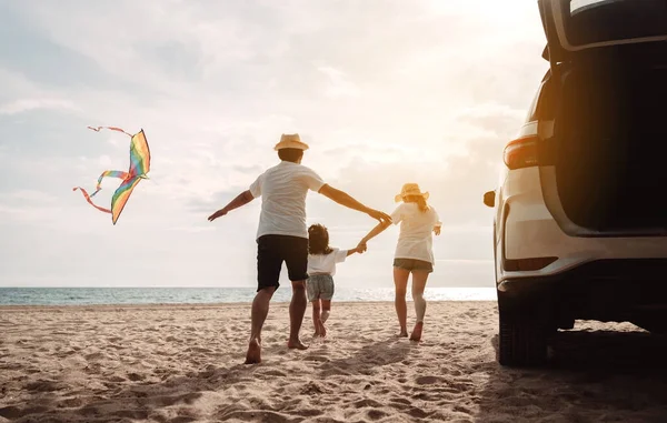 Familia Feliz Viajando Disfrutar Vacaciones Con Viaje Coche Conduciendo Viaje — Foto de Stock