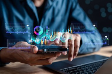 İş Analizi ve Veri Yönetim Sistemi 'nde çalışan analist KPI ve veritabanına bağlı metrik raporlar hazırlamak için çalışıyor. Finans, işlemler, satış ve pazarlama için kurumsal strateji