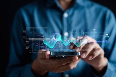 İş Analizi ve Veri Yönetim Sistemi 'nde çalışan analist KPI ve veritabanına bağlı metrik raporlar hazırlamak için çalışıyor. Finans, işlemler, satış ve pazarlama için kurumsal strateji