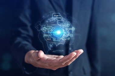 İş adamı ai teknolojisini kullanıyor. Yapay Zeka ile sohbet robotu üretiyor. Fütürist teknoloji, çevrimiçi sistemde robot. İleride şirket konseptine yatırım yapmak ve geliştirmek için iş.