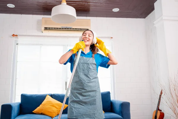 Happy Housework House Keeping Service Female Singing Cleaning Dust House — Stock Photo, Image