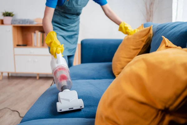 Υπηρεσίες Καθαριότητας Οικιακής Οικονομίας Θηλυκή Σκόνη Καθαρισμού Στο Σπίτι Γραφείο — Φωτογραφία Αρχείου