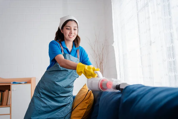 Trabajo Doméstico Mantenimiento Casa Servicio Limpieza Femenina Polvo Hogar Agencia —  Fotos de Stock