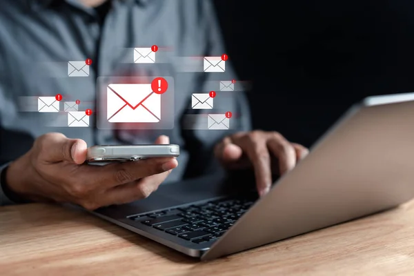Email Inbox 바이러스 Spam Virus 인터넷 쓰레기 쓰레기 유출에 경고를 — 스톡 사진