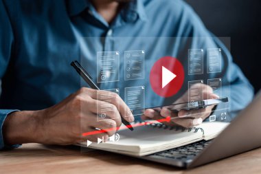 Çevrimiçi sınıfta doküman atölyesi ile e-öğrenim çevrimiçi sınıfı, İnternet 'te video izleme, video eğitimi ve çevrimiçi seminer toplantısı.