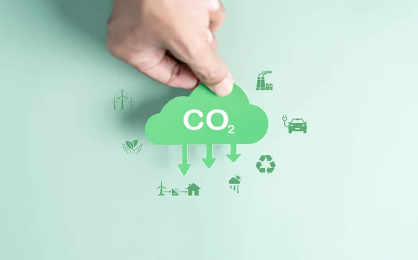 Hand Holding Wereldwijde Aarde Vermindert Co2 Kooldioxide Uitstoot Koolstofvoetafdruk Koolstofkrediet — Stockfoto