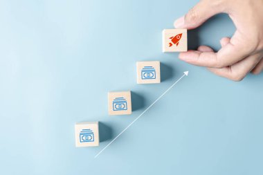 Mülkiyet işletmesi açılışı kazancı ve başarılı bir bayilik mağazası. Gelecekteki en iyi ürün ve mağaza ve yetkin sistem.