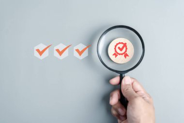 Kalite Sertifikası ve Kontrol Listesi ve analist kalite yönetimi ile pazarlama planlama görevini hedefliyor. Standartlar, sertifika. Düzenleme hizmeti ve standartlarına uyum.