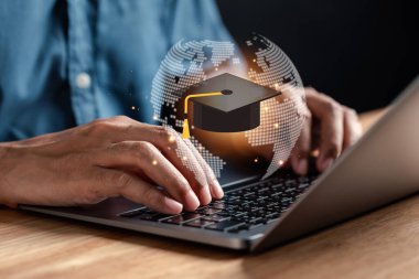 Sanal ekran üzerinde e-öğrenme, İnternet 'te video izleme, web sitesi, İnternet' te eğitim, e-öğrenme, webinar, video özel ders ile çevrimiçi öğrenme