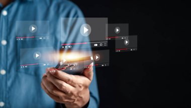 Çevrimiçi video izlemek ve akıllı telefondan film izlemek, internetten giyinmek, Webinar ile eğitim öğrenmek, video dersi, İnternet 'te atölye çalışması.