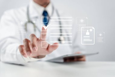 Tedavi raporu konseptiyle doktor kontrolü. Artı ve sağlık sağlık sağlık ikonu, sağlık ve sağlık hizmetlerine erişim.