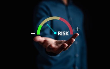 Yüksek İş Riski karar verme ve risk analizi. Seviye çubuk sanal, riskli iş risk yönetimi denetimi ve stratejisi ölçülüyor.