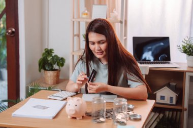 Kadın Mali İşler Tasarruf Muhasebe İşkadını Raporlama Ofisi, Profesyonel Analiz Raporları ve Ofis Masasında İş Başarı Planlama Stratejileri