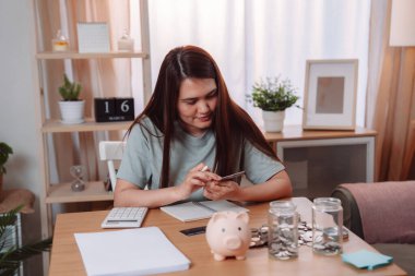 Kadın Mali İşler Tasarruf Muhasebe İşkadını Raporlama Ofisi, Profesyonel Analiz Raporları ve Ofis Masasında İş Başarı Planlama Stratejileri