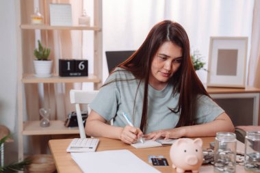 Kadın Mali İşler Tasarruf Muhasebe İşkadını Raporlama Ofisi, Profesyonel Analiz Raporları ve Ofis Masasında İş Başarı Planlama Stratejileri