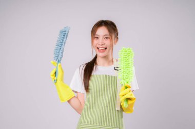 Eş Spreyle Temizlik Temizliği Meslek Ürünleri Bayan Temizlikçi İş Beyaz Arka planda