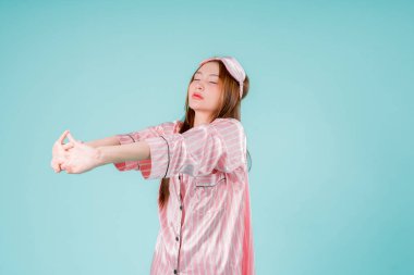 Stresli Uyku Stresi Neşeli Maske Pozitif Dinlenme Gözlü Kadın Pijama Rahatlatıcı