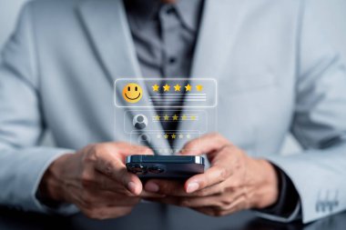 Müşteri değerlendirmesi ve memnuniyet geri bildirimi, çevrimiçi itibar, dijital deneyim ve iş dünyası ile birlikte beş yıldız derecesi.